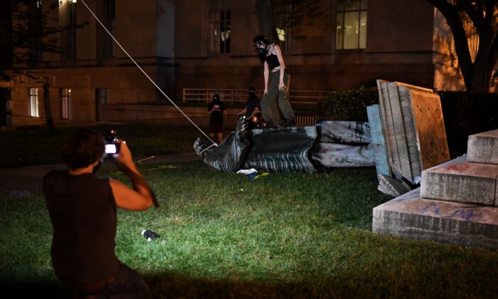 Trump denuncia onda de demolição de estátuas