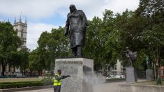 Boris Johnson critica ataques de manifestantes contra estátua de Churchill
