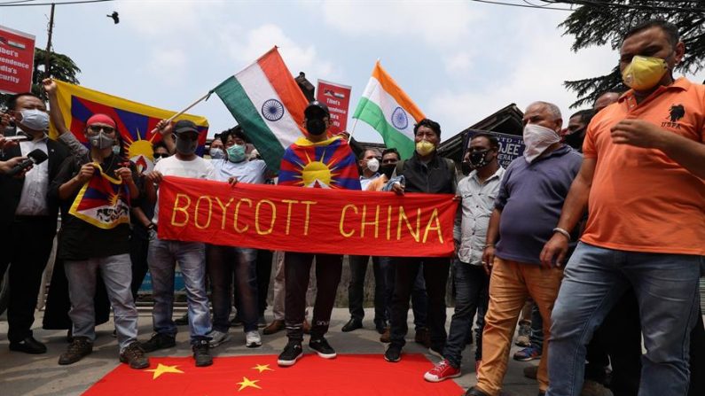 Índia bloqueia 43 aplicativos, entre eles o do chinês Alibaba