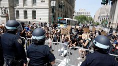 Autoridades de Nova Iorque enaltecem manifestantes pacíficos e apoiam polícia
