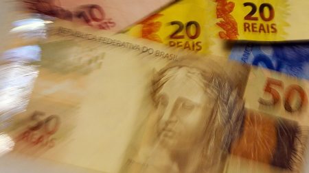 Medida Provisória isenta do Imposto de Renda quem ganha até dois mínimos por mês