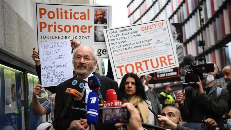 Juíza rejeita pedido para adiar julgamento de extradição de Assange aos EUA