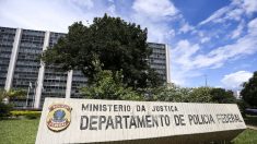 Bolsonaro chega à Polícia Federal para depor sobre atos de 8 de janeiro