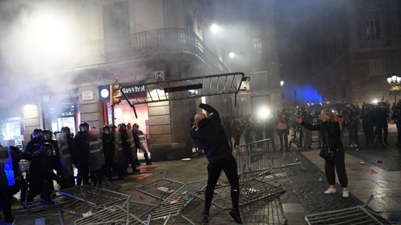 População espanhola se revolta com nova tentativa de lockdown