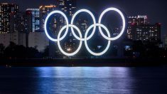 Anéis Olímpicos voltam à Baía de Tóquio após manutenção