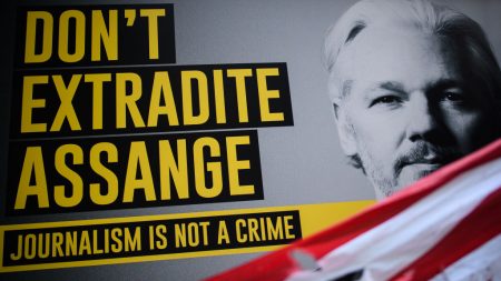 Donald Trump pode perdoar hacker Julian Assange