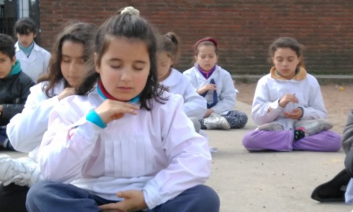 Escola do Uruguai ensina meditação a crianças para lidar com violência e bullying