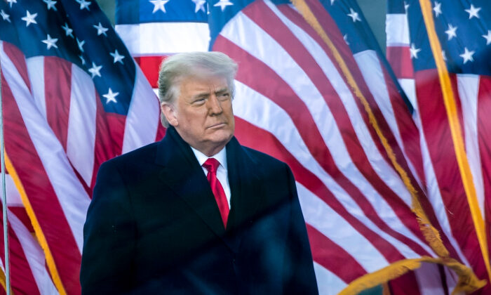 O presidente Donald Trump fala aos apoiadores do The Ellipse, perto da Casa Branca em Washington, em 6 de janeiro de 2021 (Brendan Smialowski / AFP via Getty Images)
