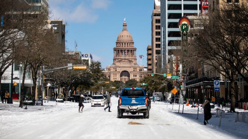 Texas envia Guarda Nacional após interrupções deixarem milhões de pessoas no frio e no escuro