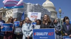 Grupos conservadores lançam campanha para proteger as crianças das políticas de identidade de gênero