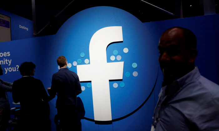 Democratas pressionam por mais censura no Facebook, Google e Twitter