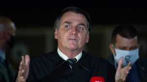 Bolsonaro sanciona lei que torna crime a prática de perseguição digital