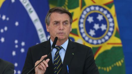 Presidente Bolsonaro vai ao STF questionar medidas restritivas impostas por gestores locais