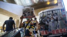 Autoridades e mídias apoiadas por Pequim ameaçam fechar o jornal ‘Apple Daily’ de Hong Kong