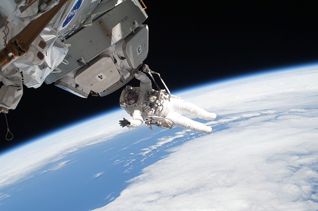 Mamãe astronauta se prepara para a missão SpaceX da NASA, ela ficará 6 meses longe do planeta Terra