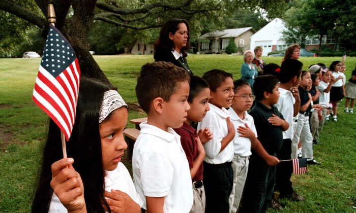 Opositores da ‘Teoria Crítica das Raças’ do Texas vencem eleição para Conselho Escolar
