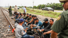 Texas processa governo Biden por libertar imigrantes ilegais infectados com COVID-19