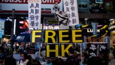Pequim usa lei de segurança nacional para ‘reduzir drasticamente’ as liberdades de Hong Kong, revela relatório do Reino Unido