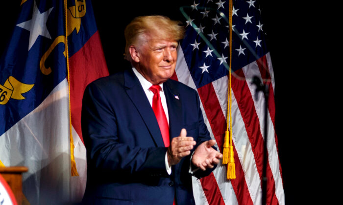 O ex-presidente Donald Trump discursa na convenção estadual republicana da Carolina do Norte em Greenville, Carolina do Norte, em 5 de junho de 2021 (Melissa Sue Gerrits / Getty Images)
 