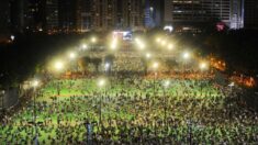 Hong Kong realiza vigília pacífica pelas vítimas do massacre da Praça Tiananmen em 1989