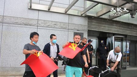 Líder de Associação Chinesa no Exterior critica Consulado Chinês publicamente em uma manifestação