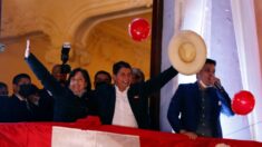 Pedro Castillo é proclamado presidente eleito do Peru