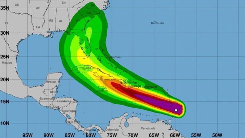 Furacão Elsa se intensifica à medida que atravessa o leste do Caribe