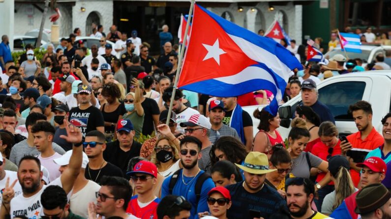 Zoe Martínez diz que Cuba está à beira de uma guerra civil