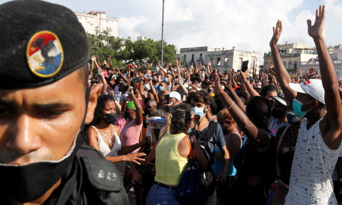 Black Lives Matter atribui protestos em Cuba ao governo dos EUA, defendendo o regime comunista