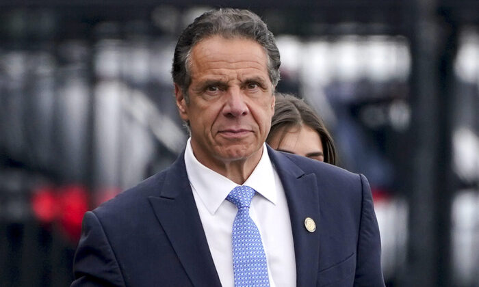Governador de Nova Iorque, Andrew Cuomo, anuncia renúncia por alegações de assédio