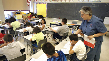 Covid-19: escolas reiniciam ensino presencial em nove estados