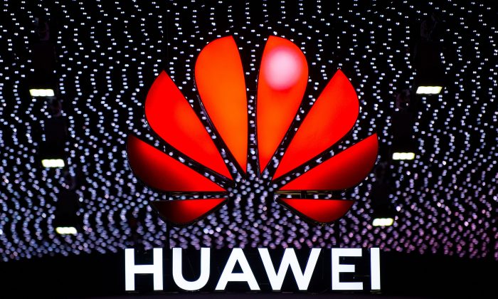 O logotipo da Huawei no estande da empresa no GSMA Mobile World Congress em Barcelona, ​​em 26 de fevereiro de 2019 (David Ramos / Getty Images)
