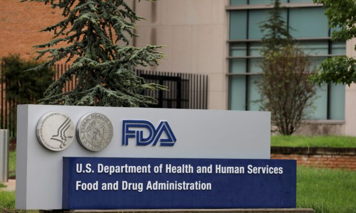 A sinalização é vista fora da sede da Food and Drug Administration (FDA) em White Oak, Maryland, em 29 de agosto de 2020 (Andrew Kelly / Reuters)