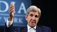 John Kerry atrai críticas por não questionar os crimes do PCC contra os uigures