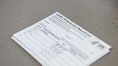 Patrulha da Fronteira dos EUA apreende 1.683 cartões de vacinação COVID falsos vindos da China