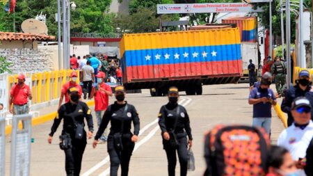 Petro e Maduro anunciam que reabrirão fronteira comum em 26 de setembro