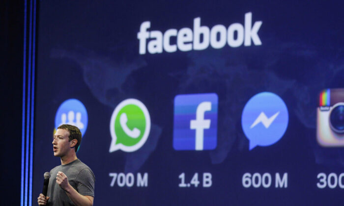 CEO Mark Zuckerberg dá o discurso principal durante a Facebook F8 Developer Conference em São Francisco, Califórnia, 25 de março de 2015. A Autoridade de Competição e Mercados da Grã-Bretanha apontou para os gigantes da tecnologia dos EUA em um relatório na quarta-feira, 1º de julho de 2020, querendo novas regras para fomentar a concorrência nos mercados de publicidade digital e controlar os dominantes da indústria, Google e Facebook (Eric Risberg / AP Photo)
