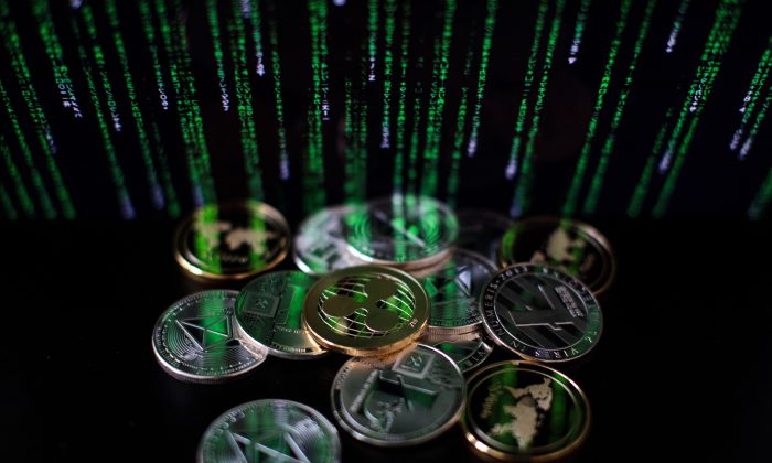 Uma ilustração fotográfica dos tokens digitais Ripple, Litecoin e Ether vista em Londres, em 25 de abril de 2018. (Jack Taylor / Getty Images)