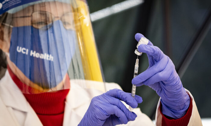 Holanda anuncia plano para aplicar até 6 doses da vacina contra COVID-19