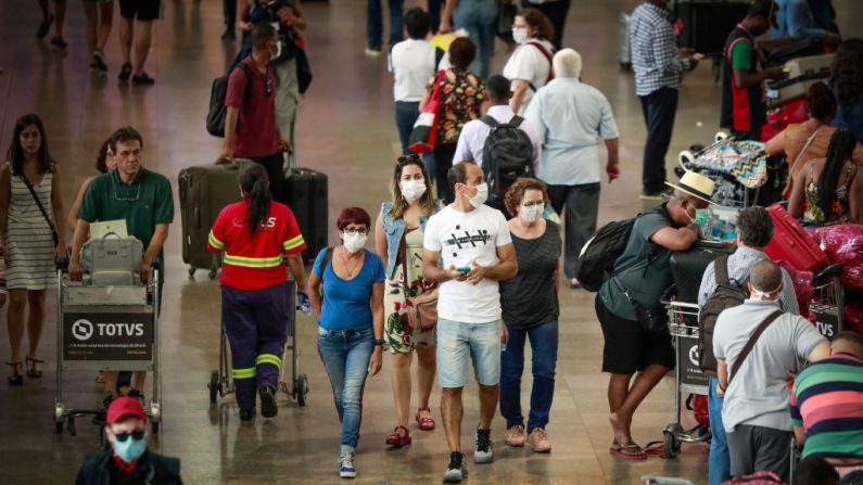 Brasil começa a exigir passaporte de vacinação contra COVID em aeroportos