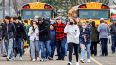 Escolas nos EUA aumentam segurança após ameaças de tiroteio no TikTok
