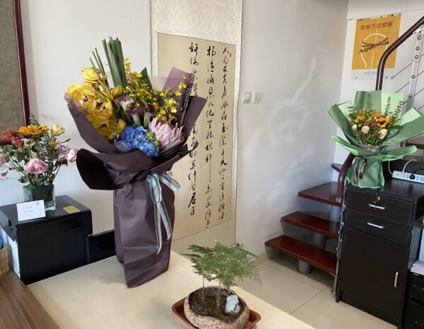 Cidadãos chineses enviaram flores ao advogado de direitos humanos, Liang Xiaojun, cuja licença de advogado foi revogada, em Pequim, no dia 16 de dezembro de 2021 (Liang Xiaojun)