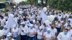 Colômbia: vestidos de branco, moradores de Arauca pedem fim da violência da guerrilha