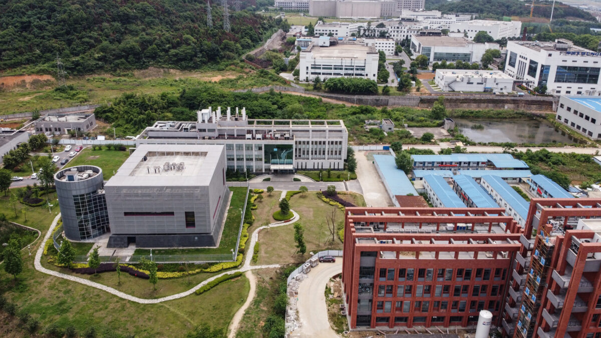 Laboratório P4 no campus do Instituto de Virologia em Wuhan, na China, no dia 13 de maio de 2020 (HECTOR RETAMAL / AFP via Getty Images)