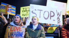 Milhares são detidos em cidades russas por protestar contra a invasão da Ucrânia