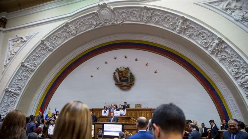 Deputados da Assembleia Nacional da Venezuela (EFE/MIGUEL GUTIÉRREZ/Archivo)