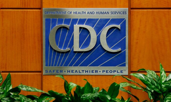 Um pódio com o logotipo dos Centros de Controle e Prevenção de Doenças no Centro de Comunicações Globais, Tom Harkin, em Atlanta, na Geórgia, no dia 5 de outubro de 2014 (Kevin C. Cox/Getty Images)