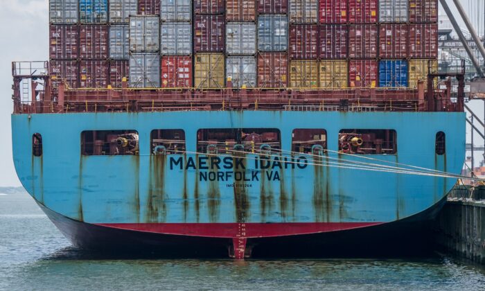 O navio porta-contêineres Maersk Idaho é exibido na Autoridade Portuária de Houston, em Houston, no Texas, no dia 29 de julho de 2021 (Brandon Bell/Getty Images)