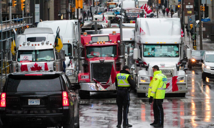 Prefeito de Ottawa diz que pode vender caminhões de manifestantes usando a Lei de Emergência