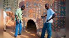Fotógrafa visita aldeia africana onde as pessoas vivem literalmente dentro de obras de arte